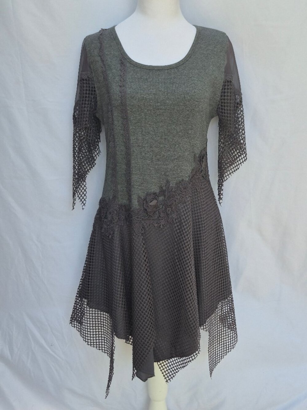 PRETTY ANGEL Gray LINEN Blend Floral Embroidery Hemline Mesh Wome's Tunic Size M